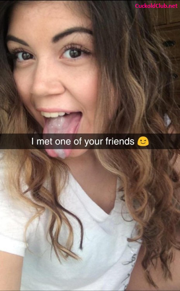 Friend came in girlfriend's mouth Snap